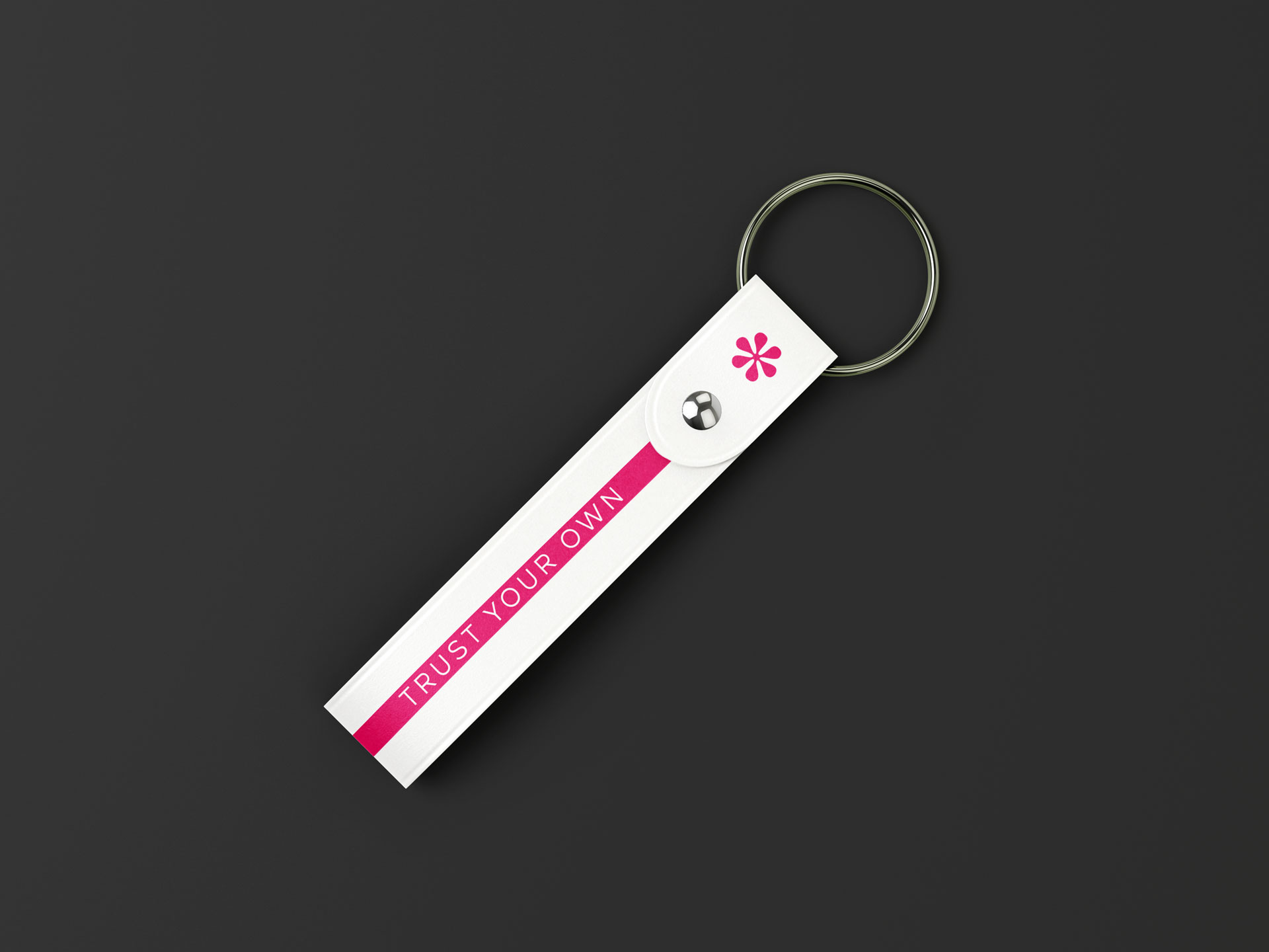 linda_keychain_back